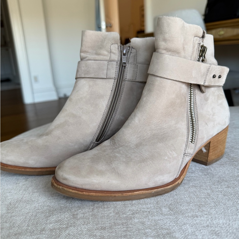 Paul Green Women's Beige Ankle Boots